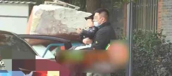 最新吃瓜爆料打架,某明星深夜街头打架事件始末