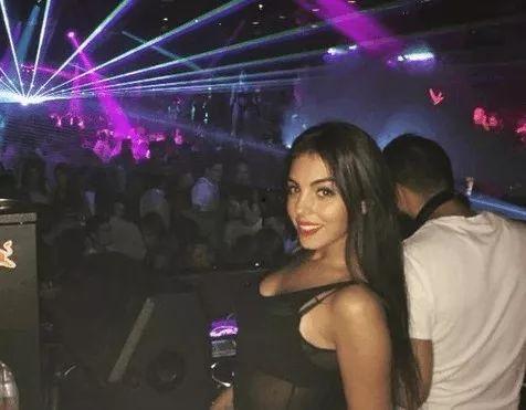 c罗的姐姐爆料视频,揭秘足球巨星背后的故事 第3张 c罗的姐姐爆料视频,揭秘足球巨星背后的故事 第3张