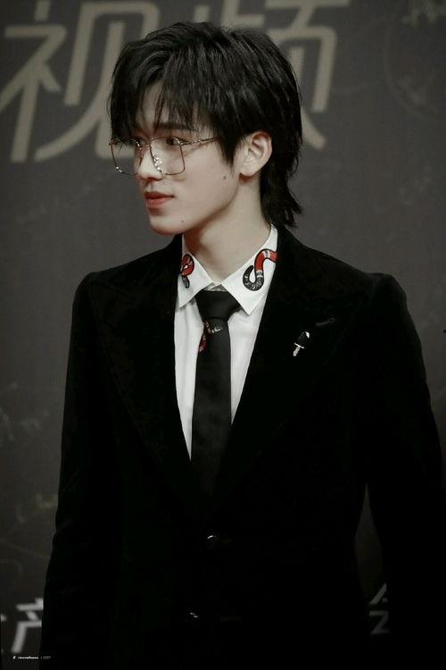 宋亚轩爆料穿搭视频,时尚达人私藏搭配技巧大公开  第2张